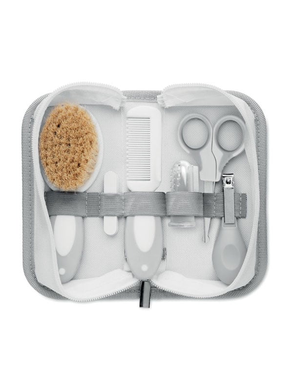 personalizirani-set-za-njegu-bebe-od-6-dijelova1 Personalizirani set za njegu bebe od 6 dijelova s četkom za nježnu njegu kose